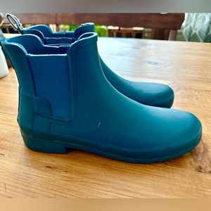Hunter Women’s refined Chelsea boot!